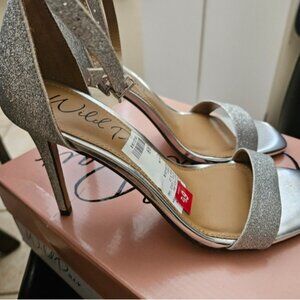 NWT Wild Pair Silver Glitter 3 inch Heels Size 6.5